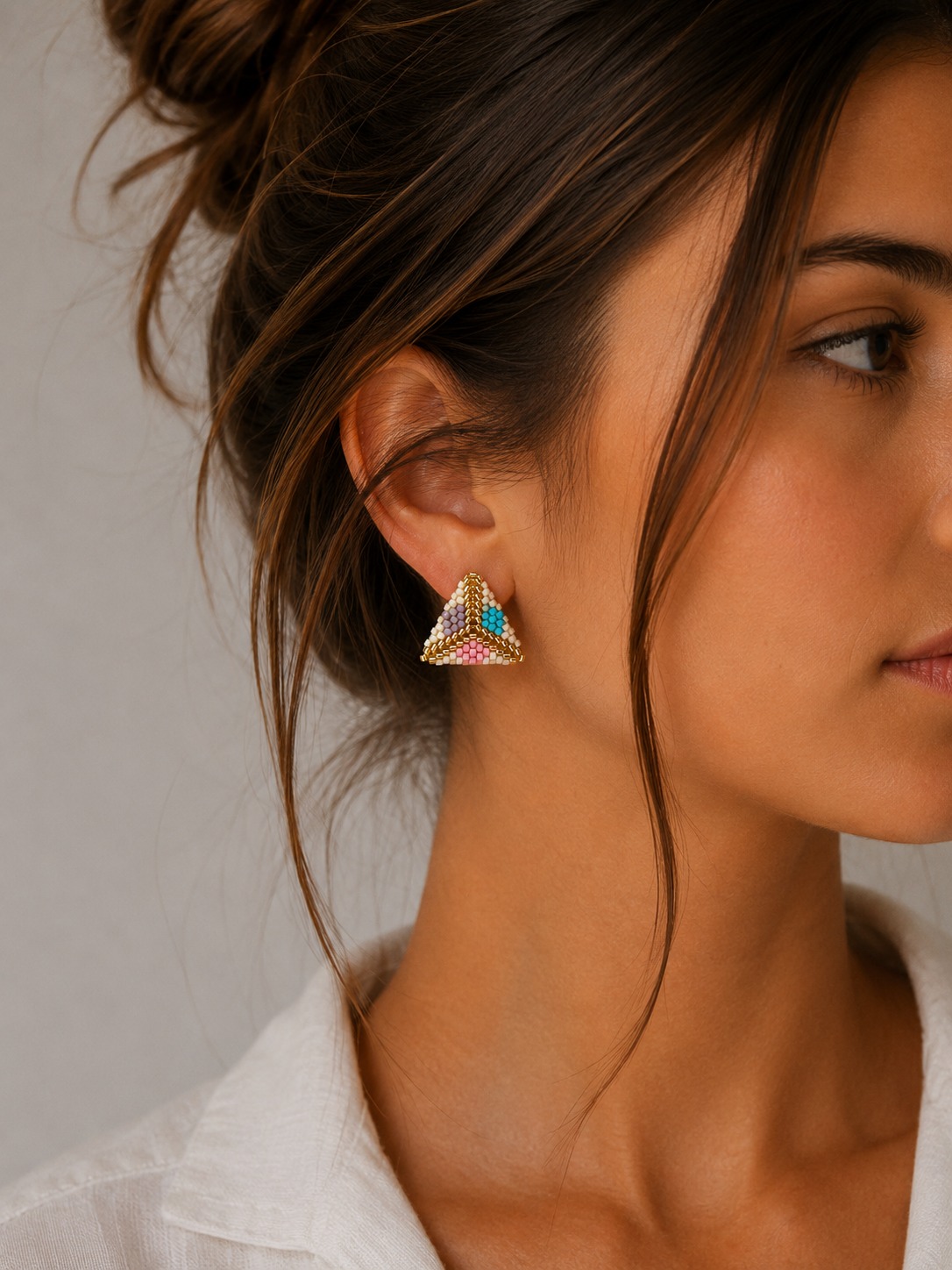 ARETES MIYUKI TRIÁNGULO MULTICOLOR