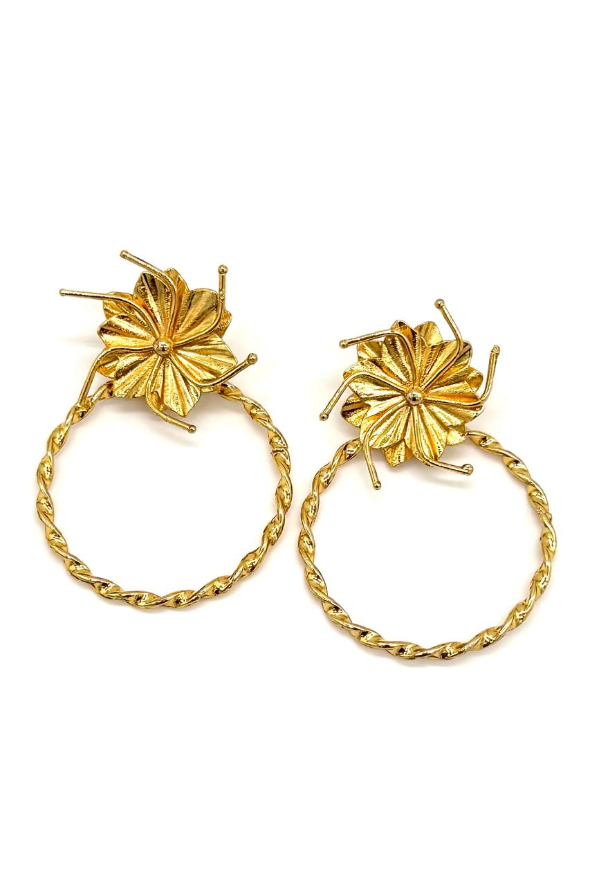 ARETES ARO ENTORCHADO FLOR BRONCE ORO