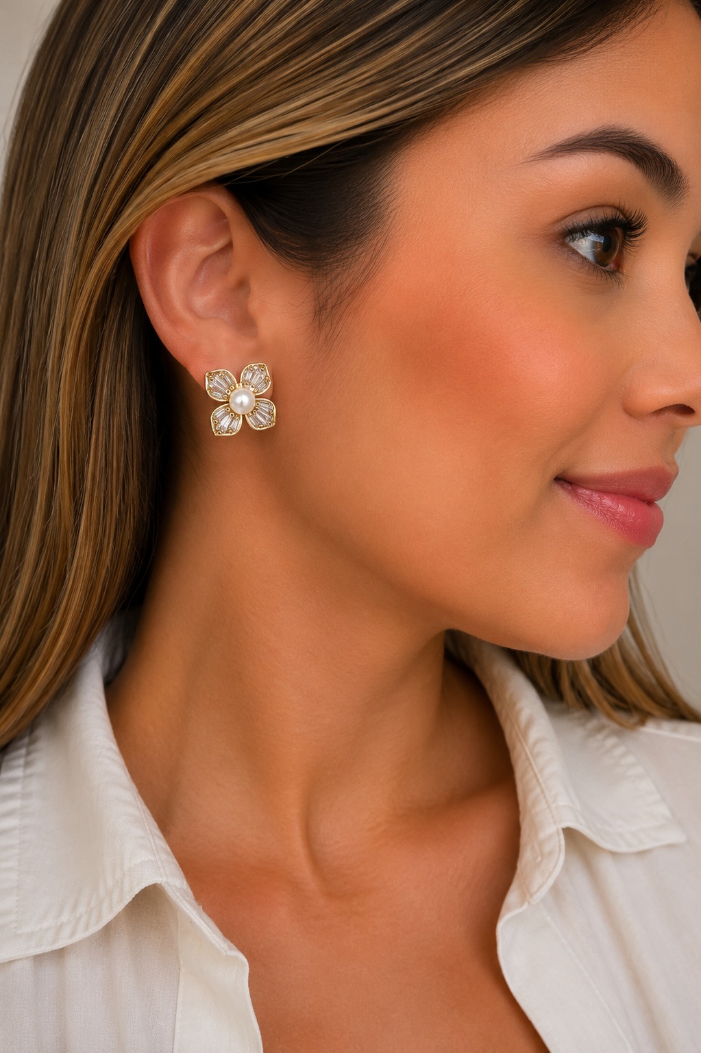 ARETES FLOR ZIRCÓN PERLA