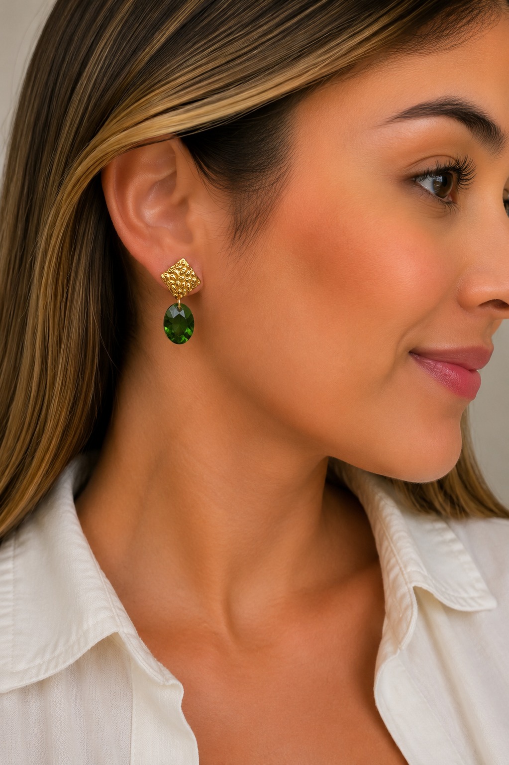 ARETES MARTILLADOS CRISTAL SWAROVSKI DARK MOSS