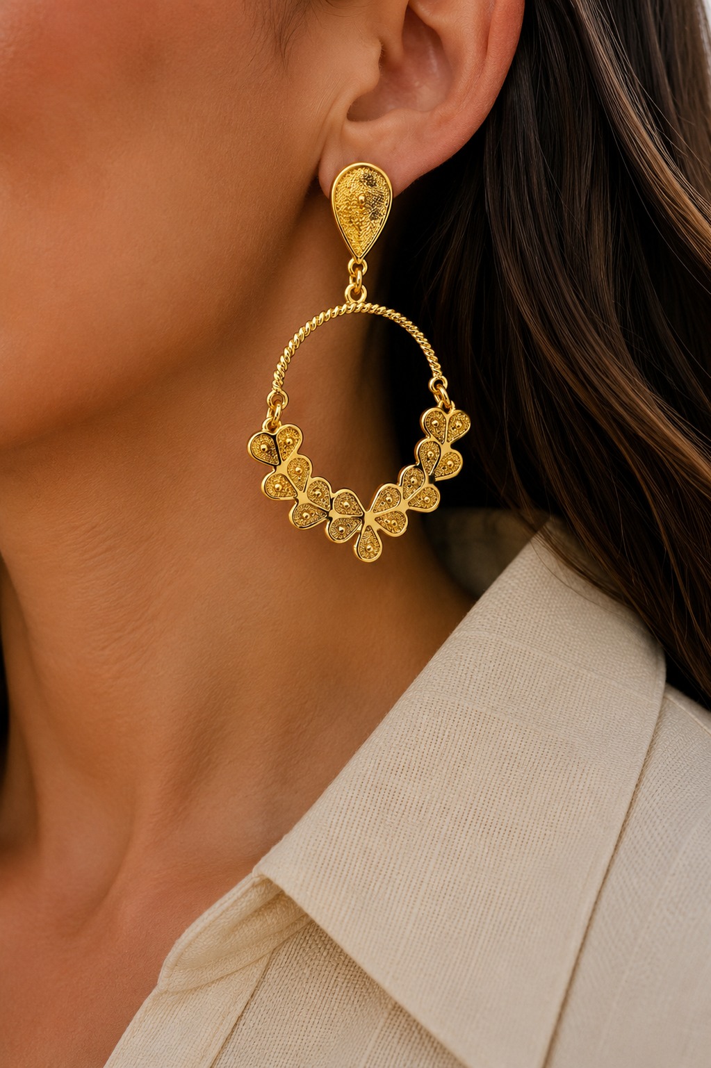 ARETES GUIRNALDA CORAZÓN ZAMAC BAÑO 24K